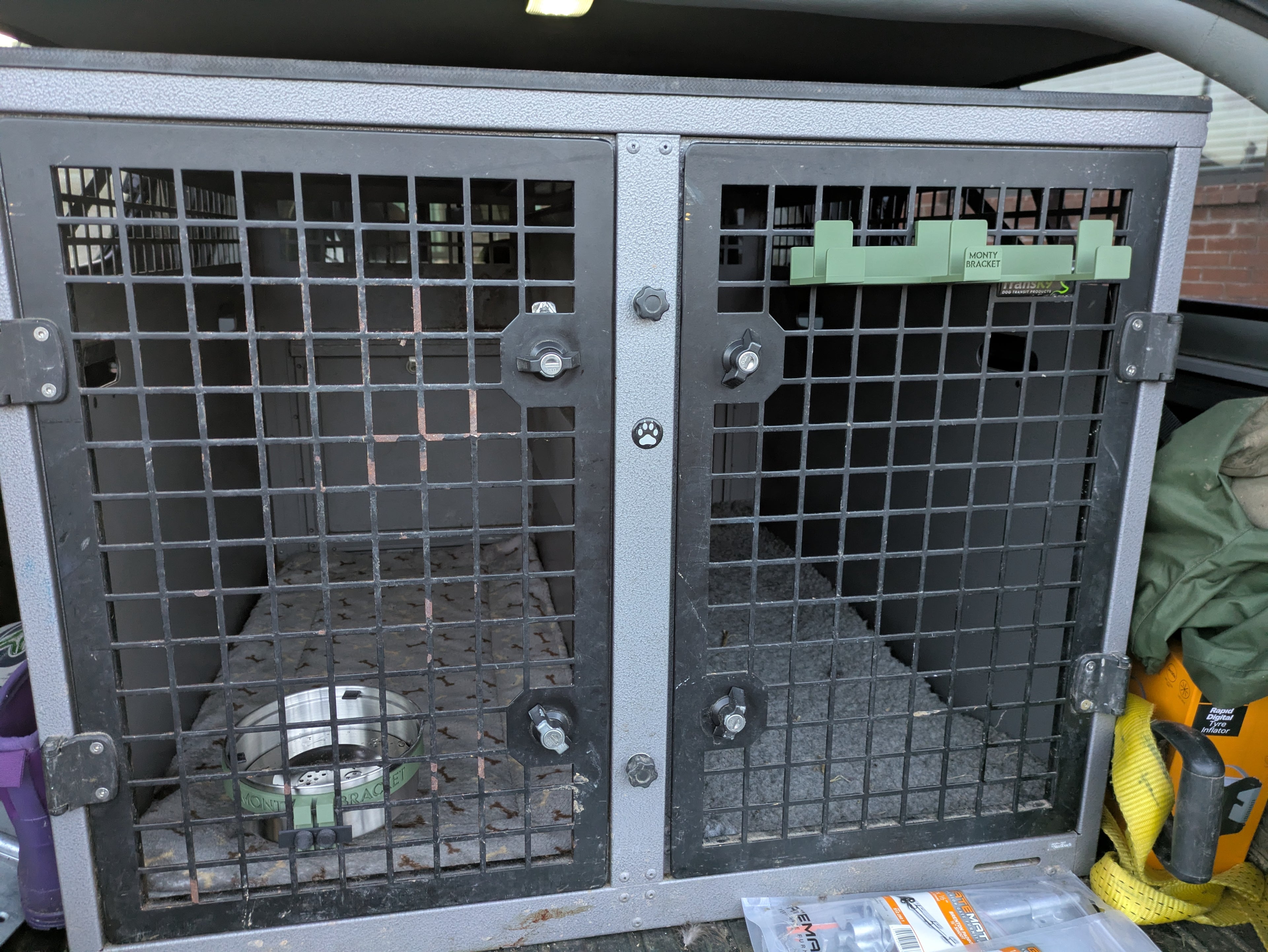 Monty Bracket Bowl Holder