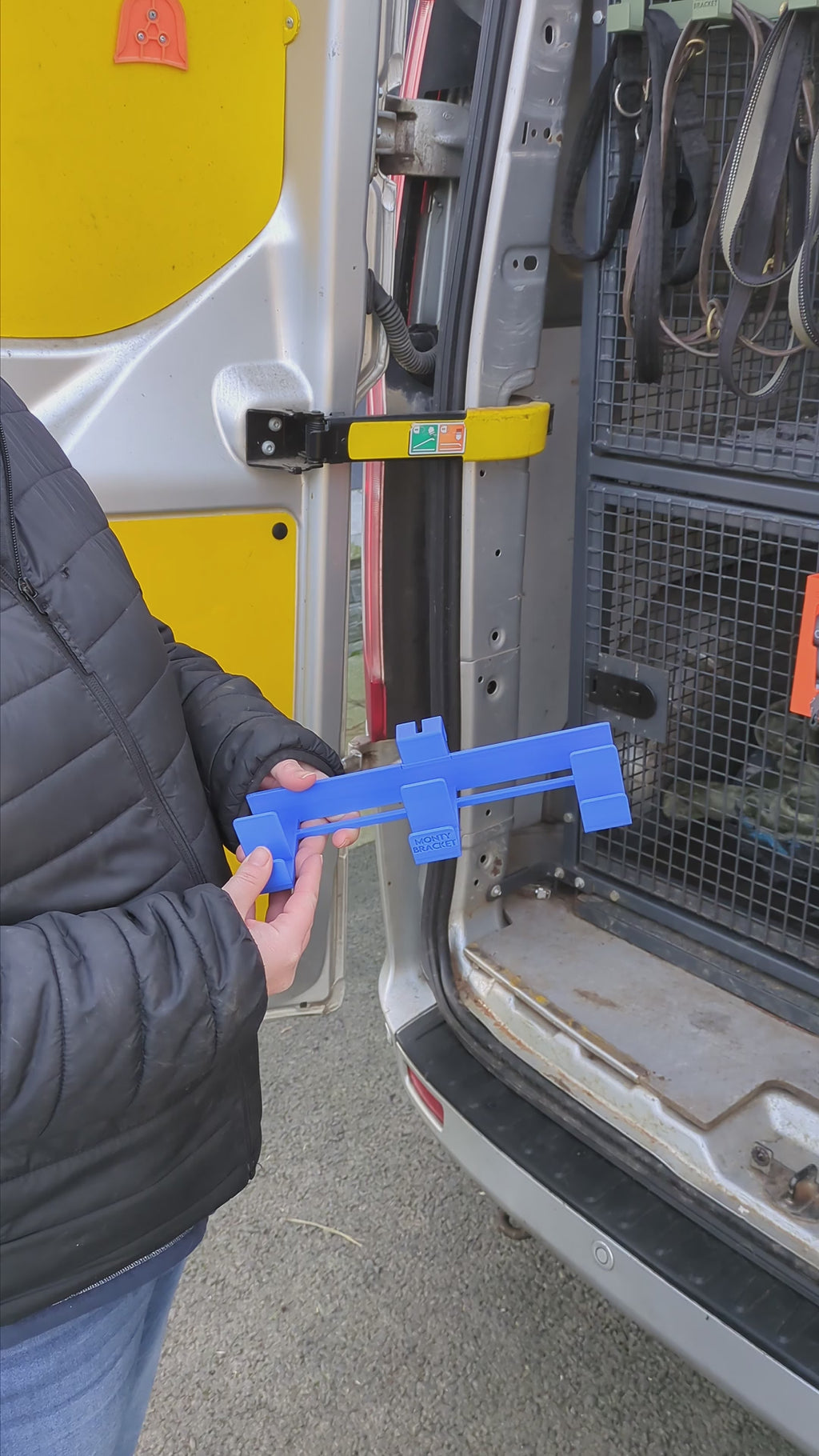 Monty Bracket Accessories Bar